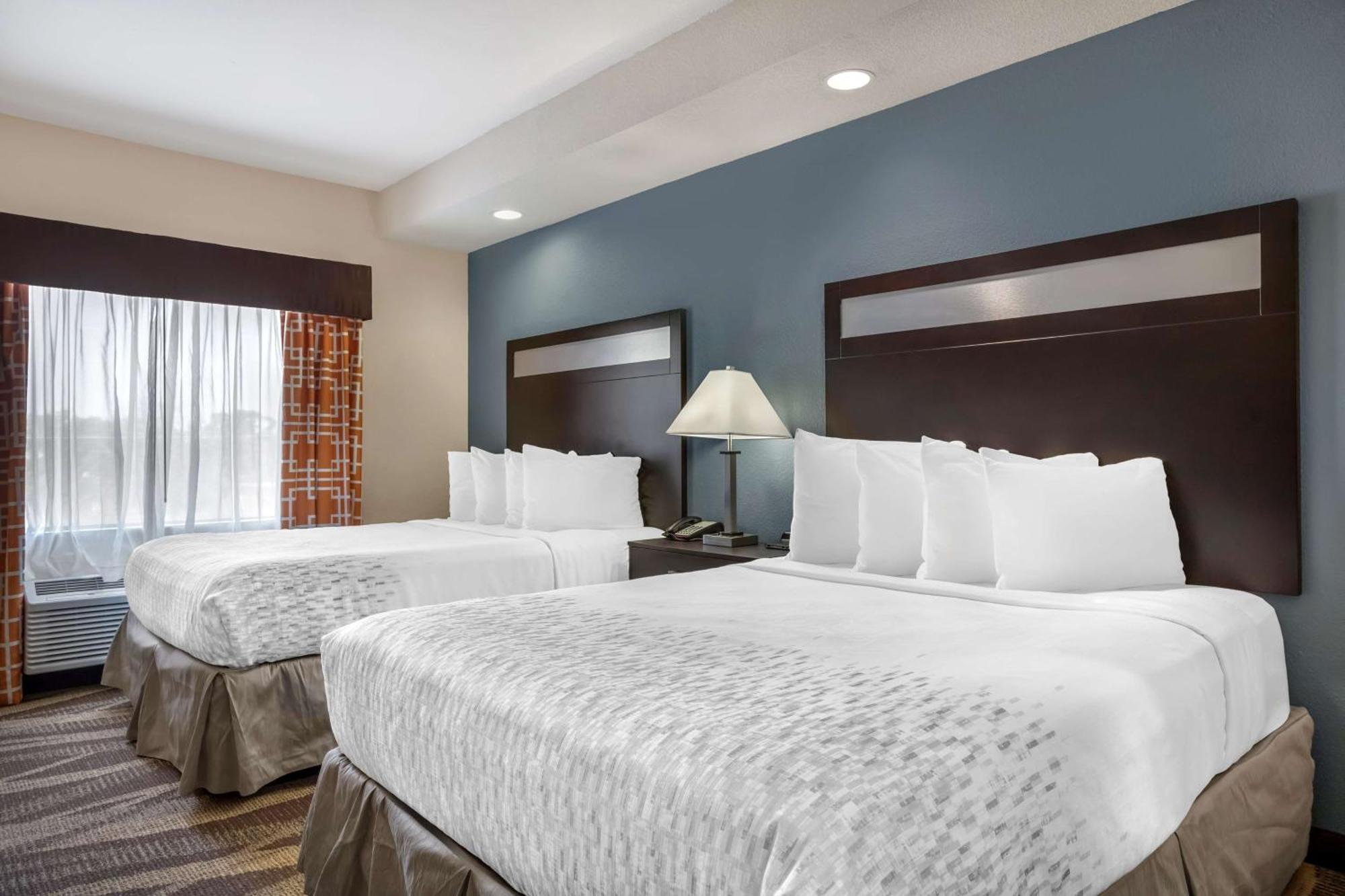 Best Western Plus Lake Jackson Inn & Suites Exterior photo