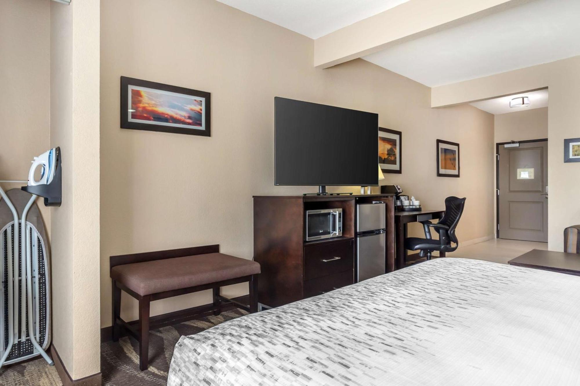 Best Western Plus Lake Jackson Inn & Suites Exterior photo