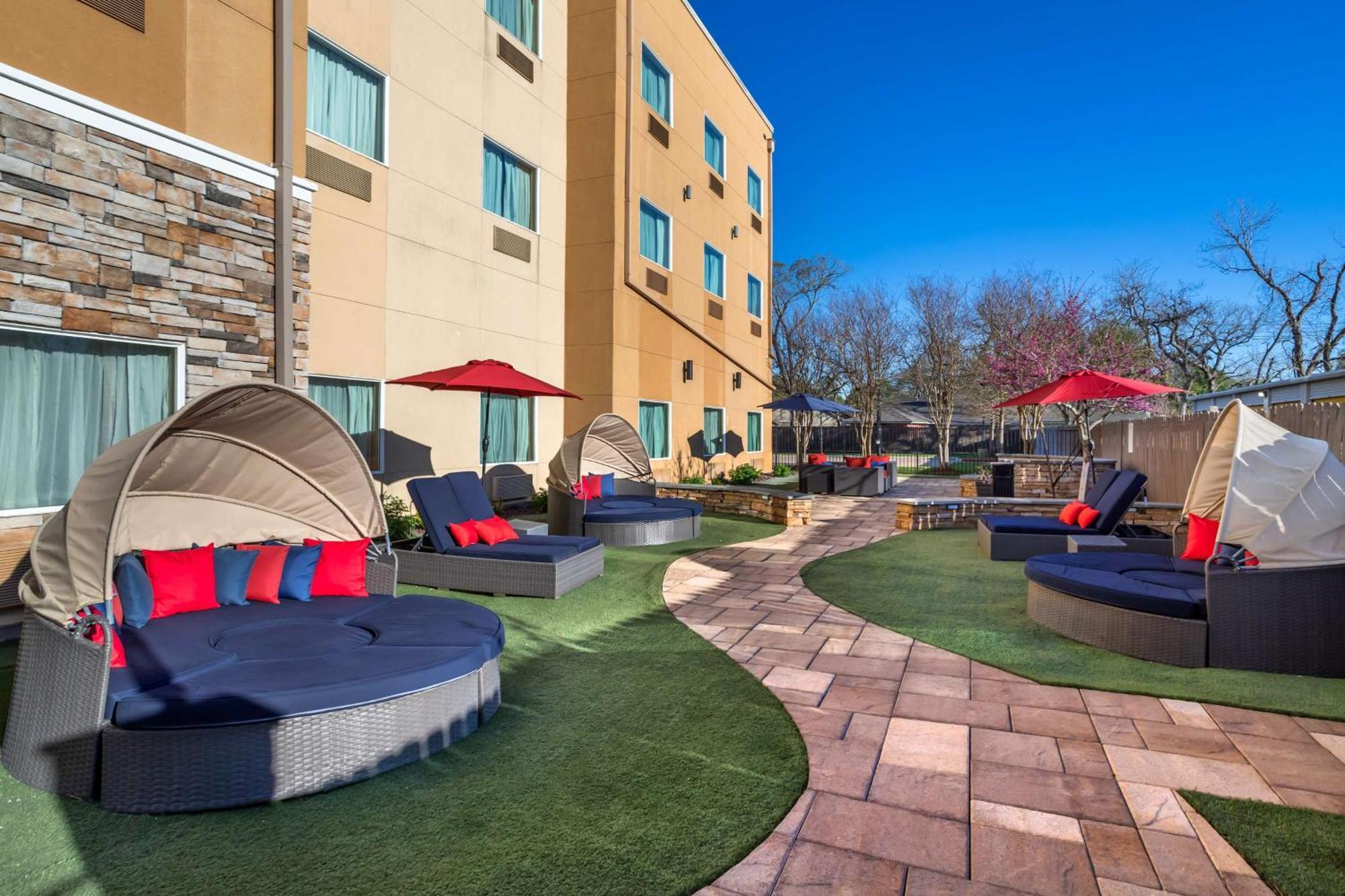 Best Western Plus Lake Jackson Inn & Suites Exterior photo
