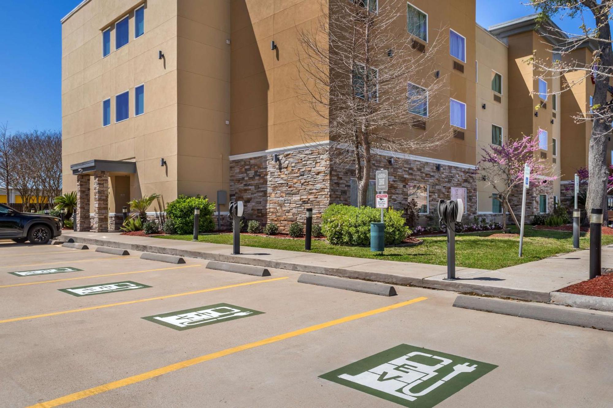 Best Western Plus Lake Jackson Inn & Suites Exterior photo