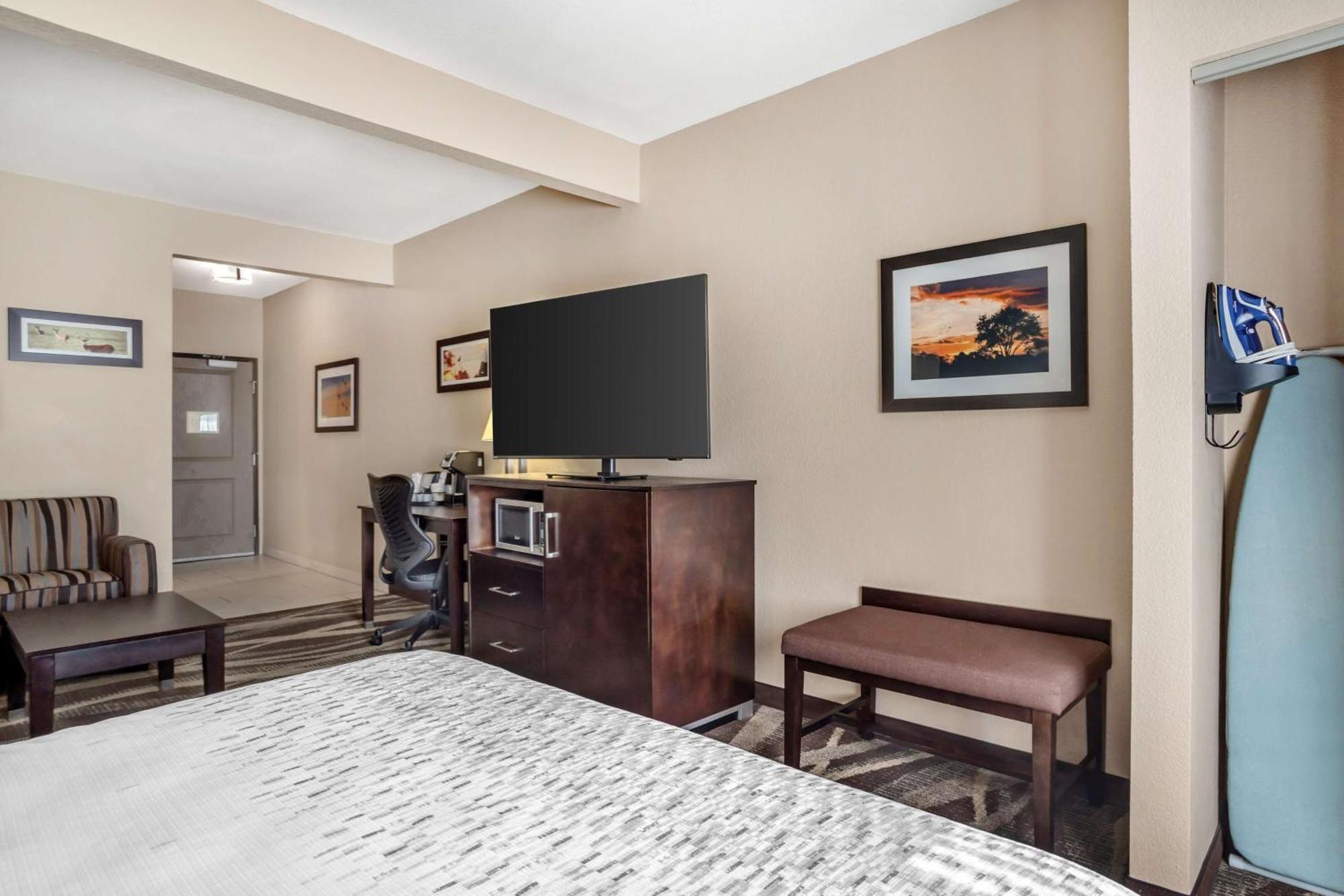Best Western Plus Lake Jackson Inn & Suites Exterior photo