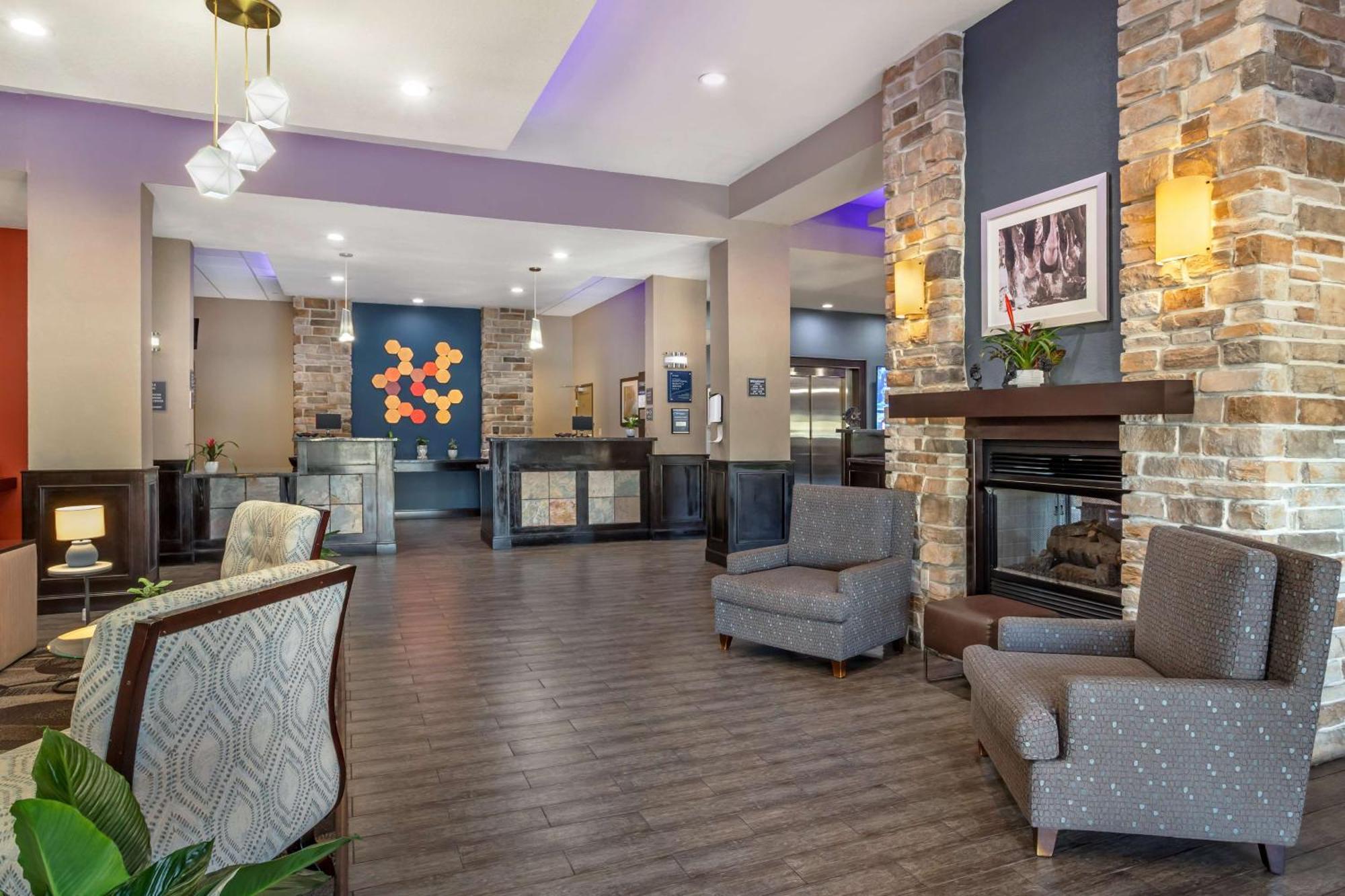 Best Western Plus Lake Jackson Inn & Suites Exterior photo
