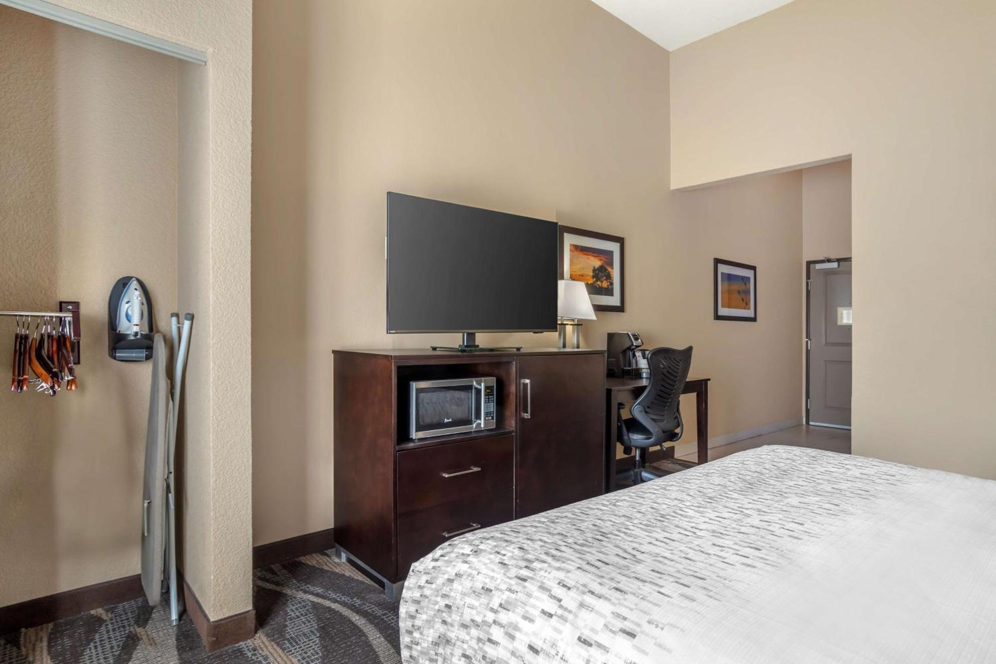 Best Western Plus Lake Jackson Inn & Suites Exterior photo