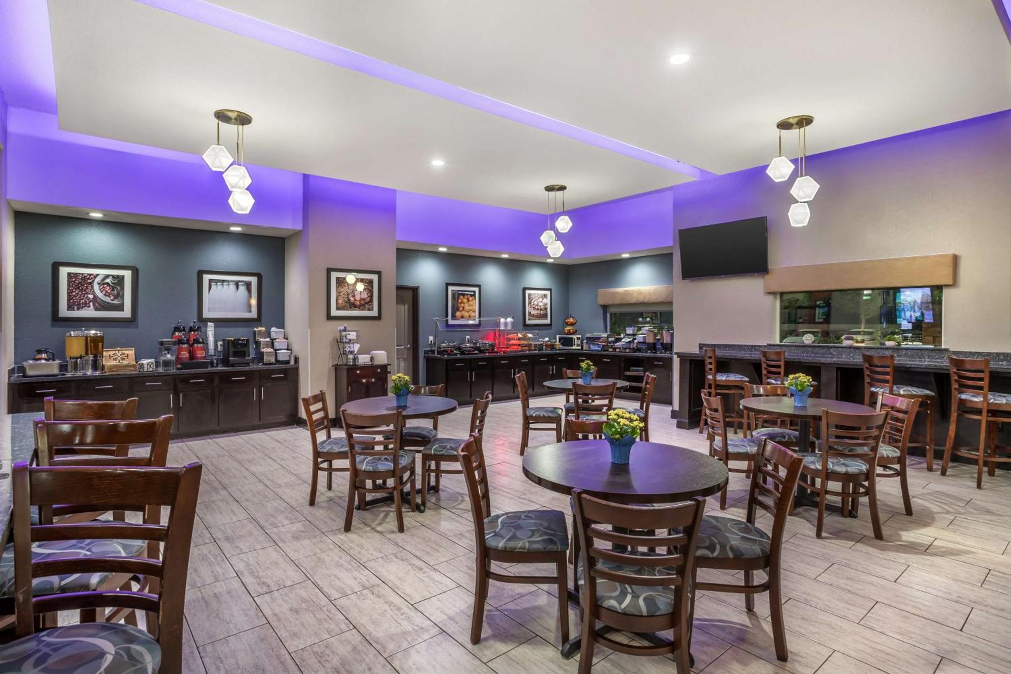 Best Western Plus Lake Jackson Inn & Suites Exterior photo