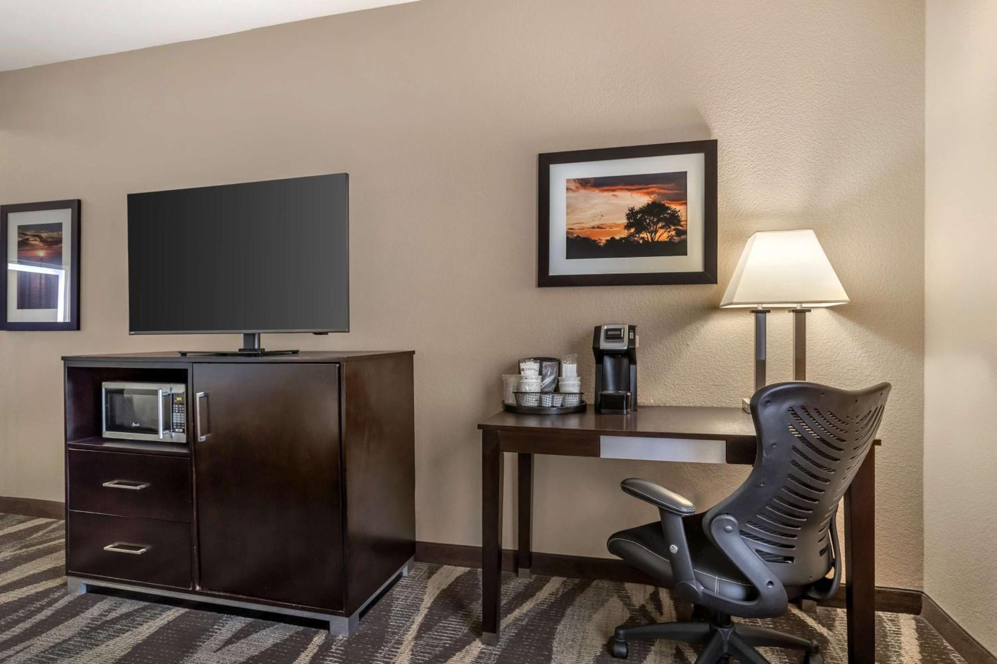 Best Western Plus Lake Jackson Inn & Suites Exterior photo